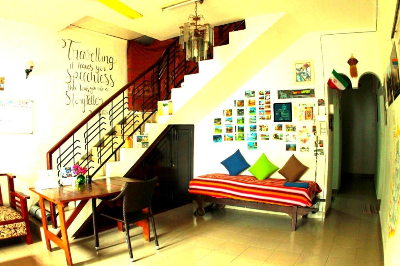 Chill Space Hostel Negombo Bagian luar foto