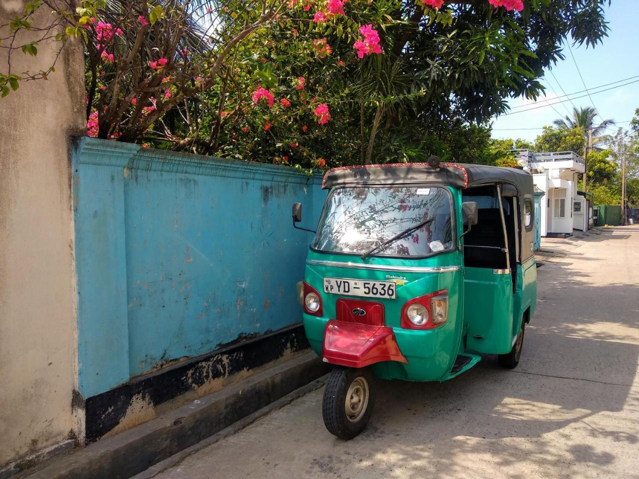 Chill Space Hostel Negombo Bagian luar foto